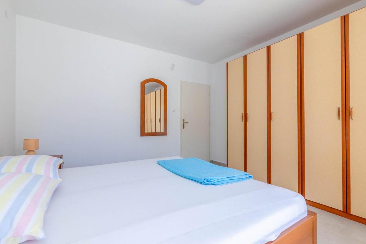 Apartment Lea Sveti Filip i Jakov Eksteriør billede